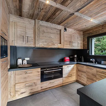 Chalet Centre Avec Hammam Et Terrasse, 5 En Suite, Proche Commerces - Fr-1-569-181 *